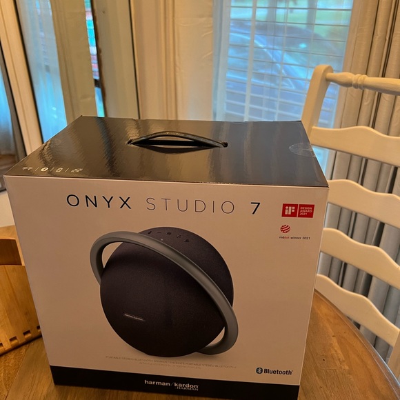 Brand new Harman Onyx studio 7 - Picture 3 of 5